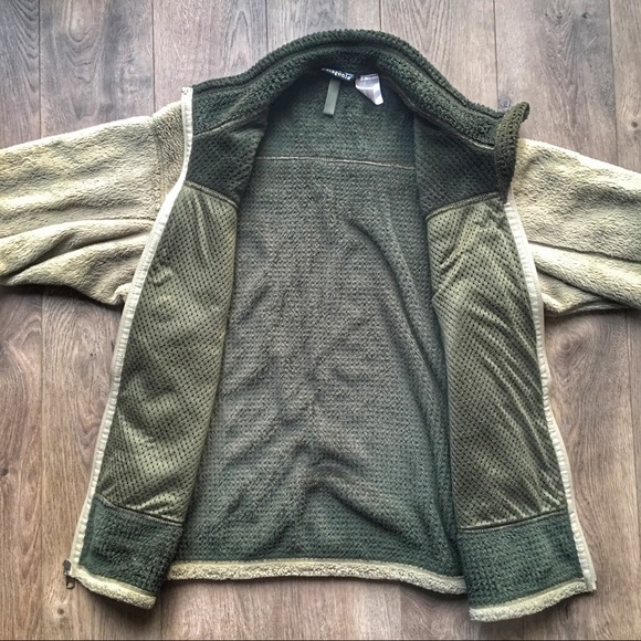 **SOLD** Vintage Patagonia Fall ‘05 R4® Jacket - Picture 5 of 8